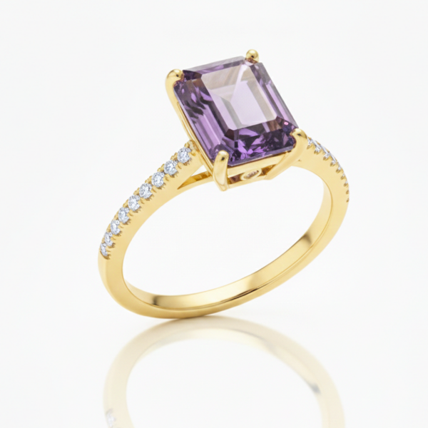 Radiant-Cut Amethyst Ring onGold with Diamond Shoulders