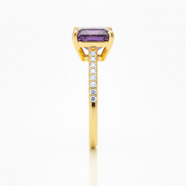 Radiant-Cut Amethyst Ring onGold with Diamond Shoulders