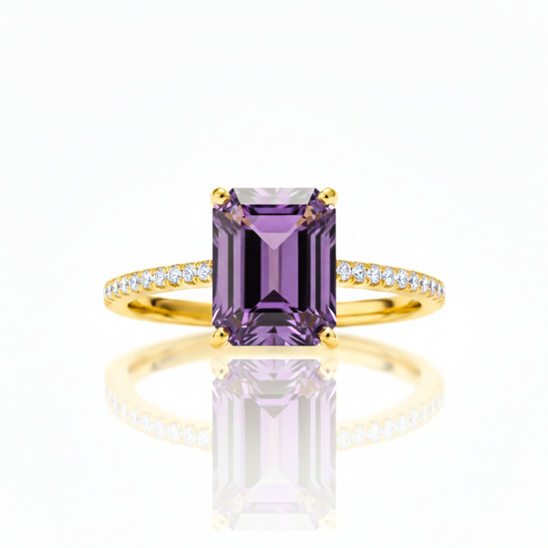 Radiant-Cut Amethyst Ring onGold with Diamond Shoulders